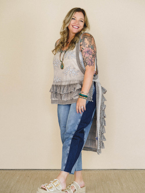 Jolie Prairie Top - Taupe