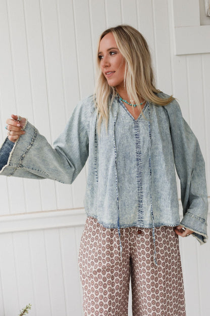 Driftwood Ease Top - Light Wash