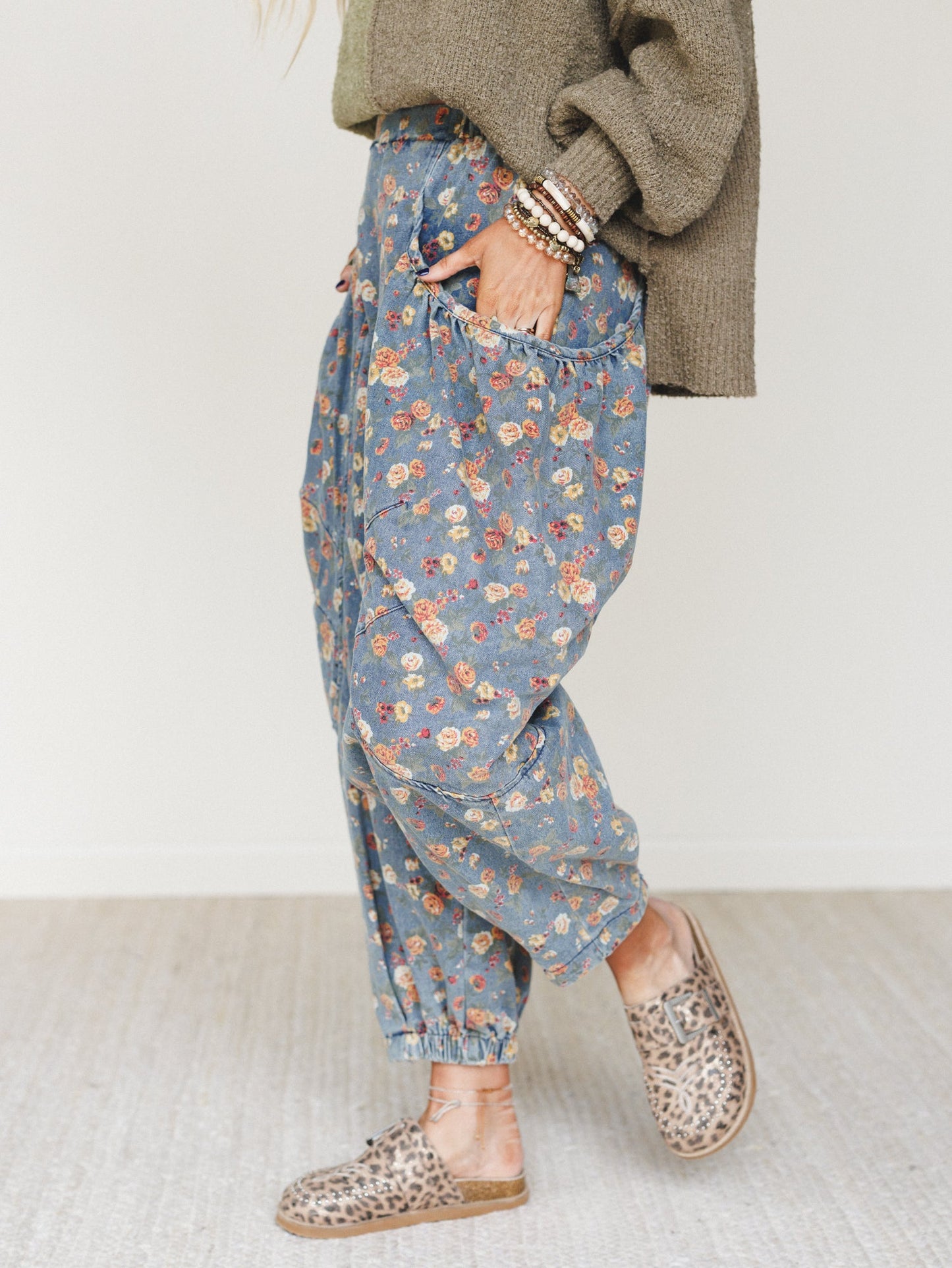 The Nest Nora Gathered Barrel Denim Pant - Denim Blue Floral