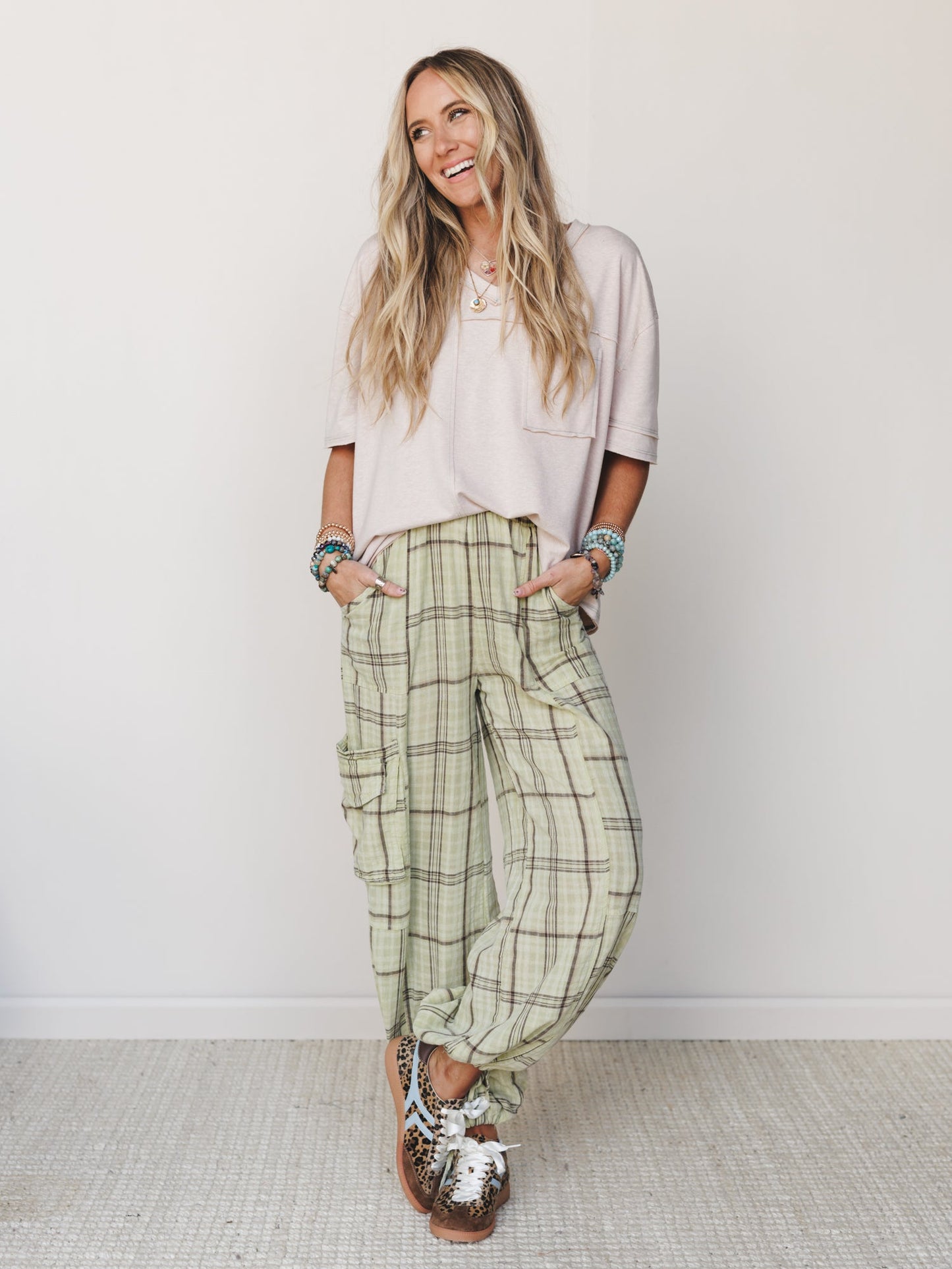 The Nest Katie V Neck Tee - Taupe